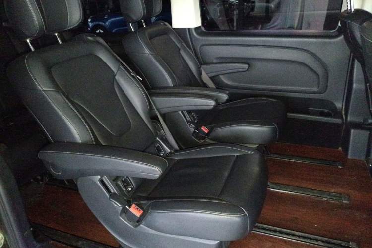Used Mercedes-Benz Vito 2021 2.0T Elite Version 7 Seats Left Rear Seat