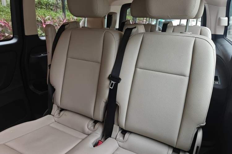 Used Mercedes-Benz Vito 2021 2.0T Elite Version 7 Seats Left Rear Seat