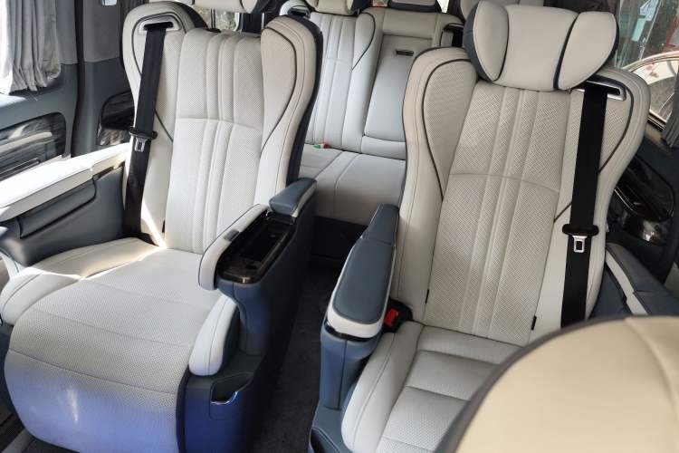 Used Mercedes-Benz Vito 2021 2.0T Elite Version 7 Seats Left Rear Seat
