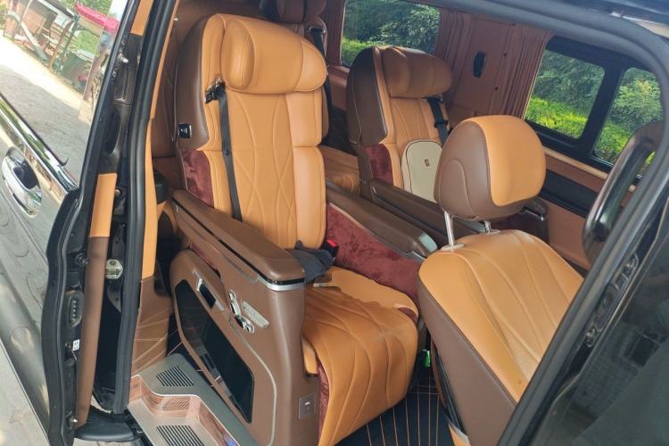 Used Mercedes-Benz Vito 2021 2.0T Elite Version 7 Seats Left Rear Seat