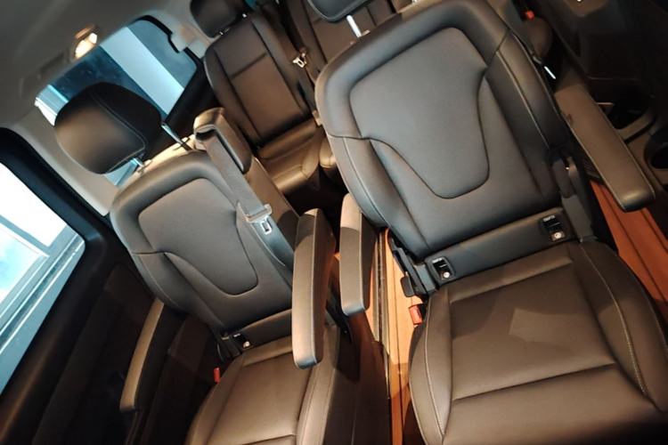 Used Mercedes-Benz Vito 2021 2.0T Elite Version 7 Seats Left Rear Seat
