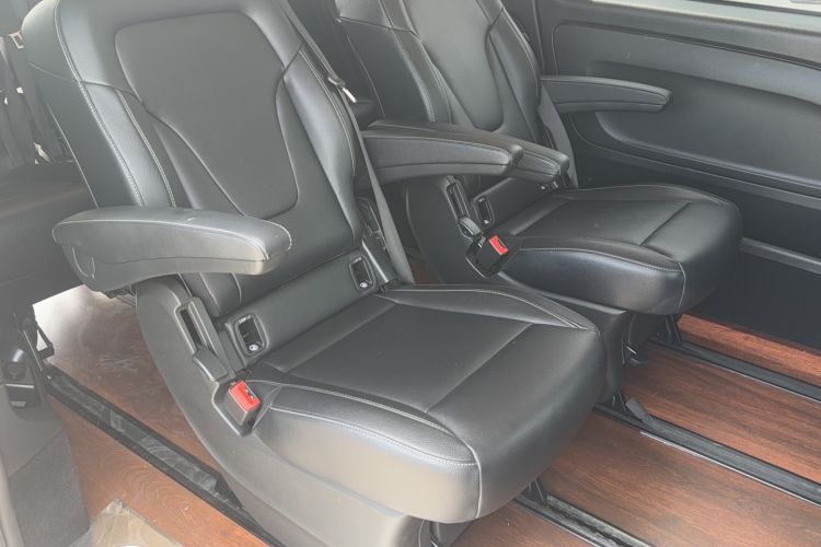Used Mercedes-Benz Vito 2021 2.0T Elite Version 7 Seats Left Rear Seat