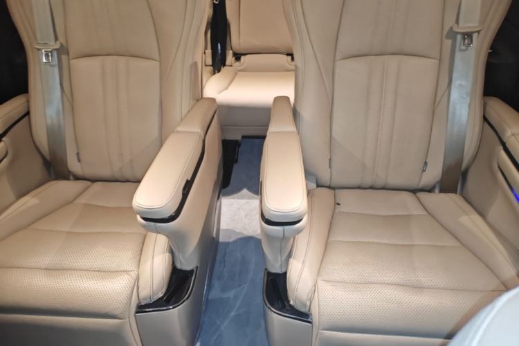 Used Mercedes-Benz Vito 2021 2.0T Elite Version 7 Seats Left Rear Seat
