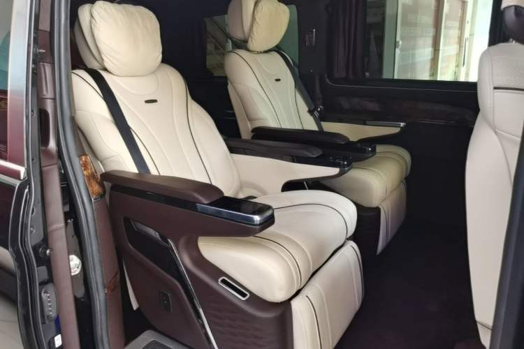 Used Mercedes-Benz Vito 2021 2.0T Elite Version 7 Seats Left Rear Seat