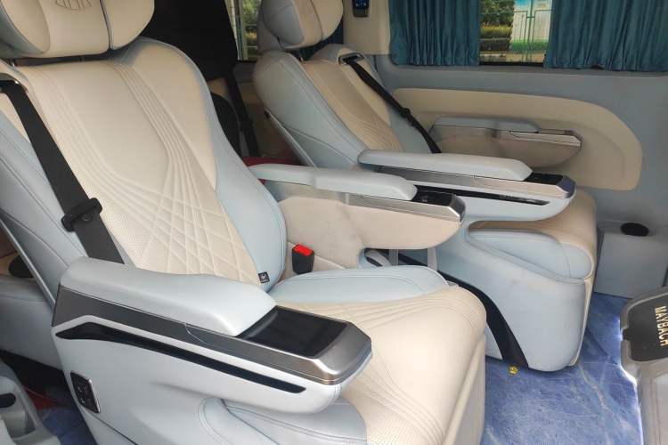 Used Mercedes-Benz Vito 2021 2.0T Elite Version 7 Seats Left Rear Seat