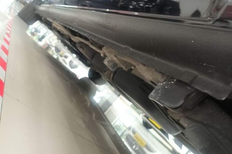 Used Mercedes-Benz Vito 2021 2.0T Elite Version 7 Seats Left Side Sill