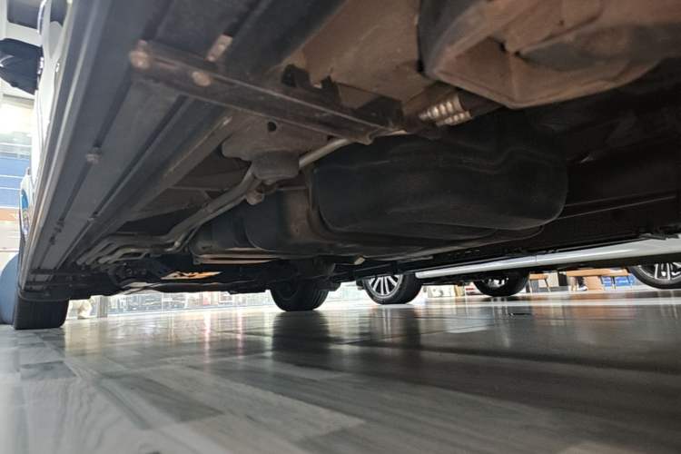 Used Mercedes-Benz Vito 2021 2.0T Elite Version 7 Seats Left Side Sill