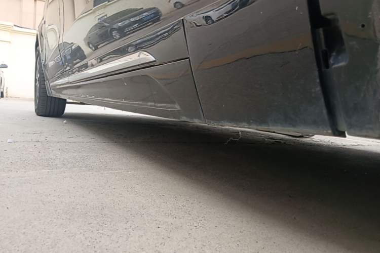 Used Mercedes-Benz Vito 2021 2.0T Elite Version 7 Seats Left Side Sill