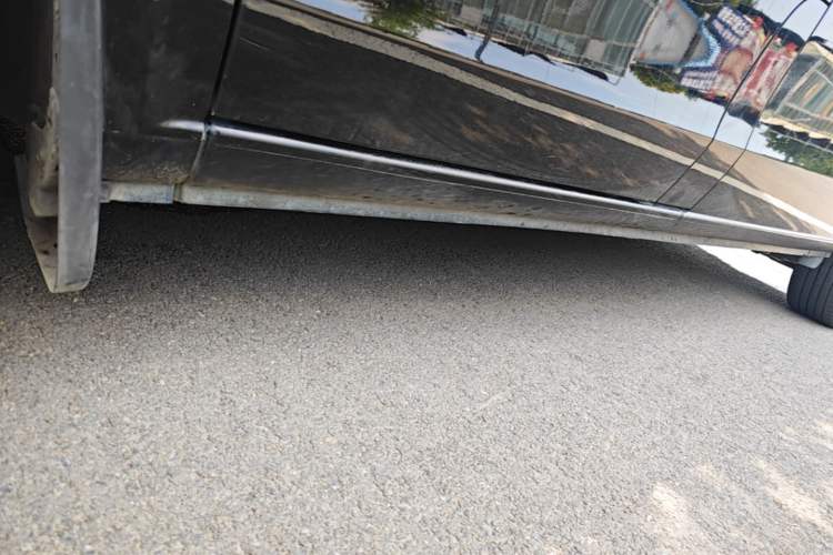 Used Mercedes-Benz Vito 2021 2.0T Elite Version 7 Seats Left Side Sill