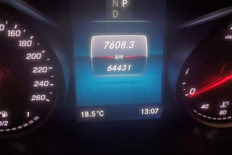 Used Mercedes-Benz Vito  Odometer Close Up