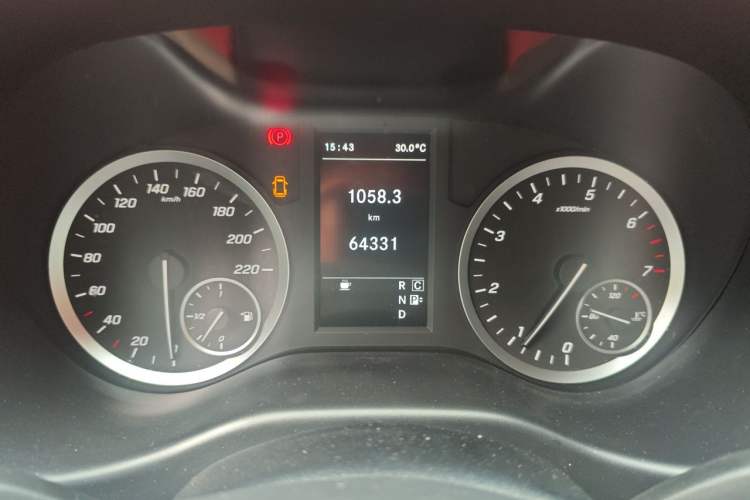Used Mercedes-Benz Vito  Odometer Close Up