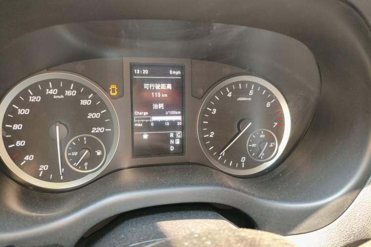 Used Mercedes-Benz Vito 2021 2.0T Elite Version 7 Seats Odometer Close Up