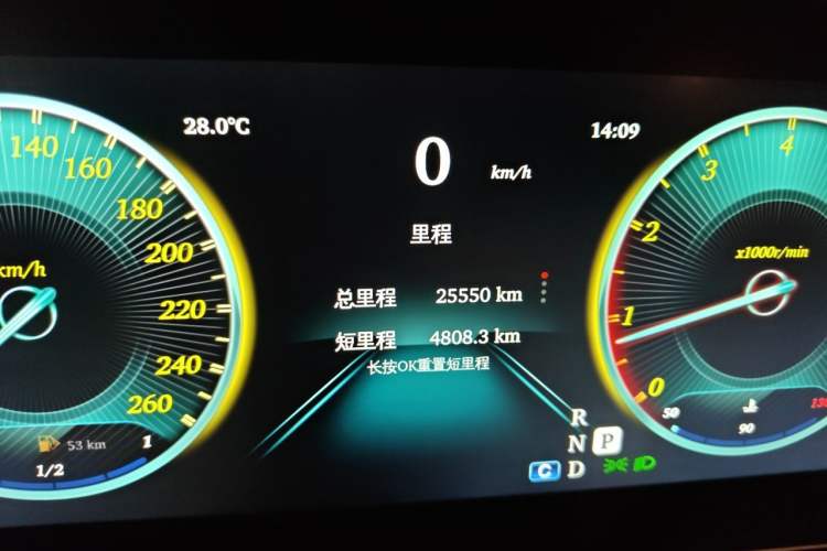 Used Mercedes-Benz Vito 2021 2.0T Business Version 7 Seats Odometer Close Up