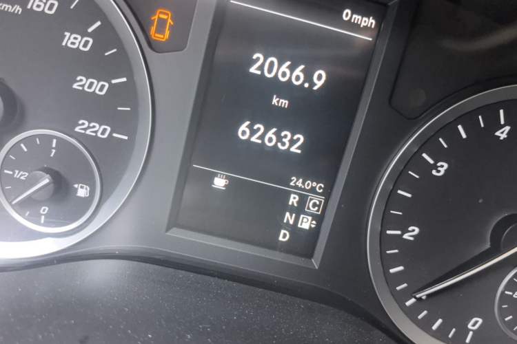 Used Mercedes-Benz Vito  Odometer Close Up