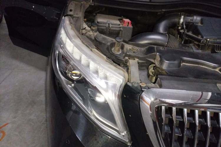 Used Mercedes-Benz Vito 2021 2.0T Business Version 7 Seats Right Front Headlight