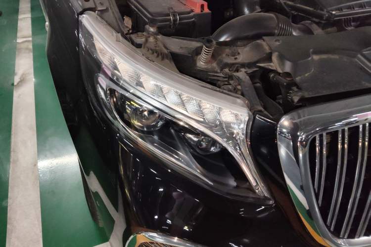 Used Mercedes-Benz Vito 2021 2.0T Business Version 7 Seats Right Front Headlight