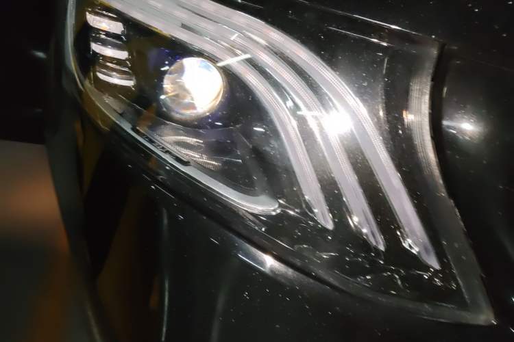 Used Mercedes-Benz Vito 2021 2.0T Business Version 7 Seats Right Front Headlight