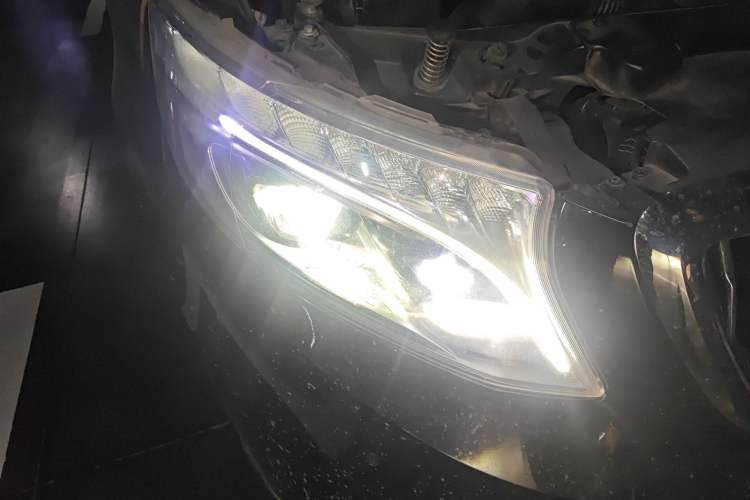 Used Mercedes-Benz Vito 2021 2.0T Business Version 8 Seats Right Front Headlight