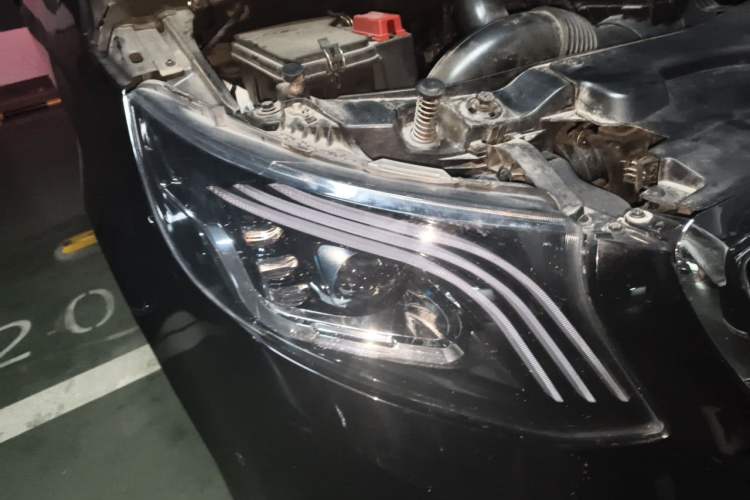 Used Mercedes-Benz Vito 2021 2.0T Business Version 7 Seats Right Front Headlight