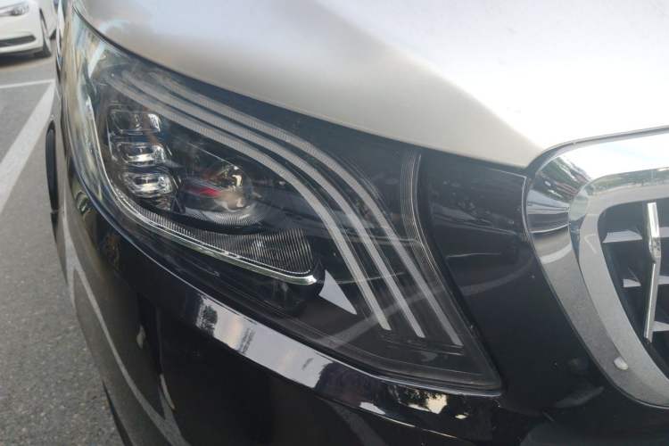 Used Mercedes-Benz Vito 2021 2.0T Elite Version 7 Seats Right Front Headlight