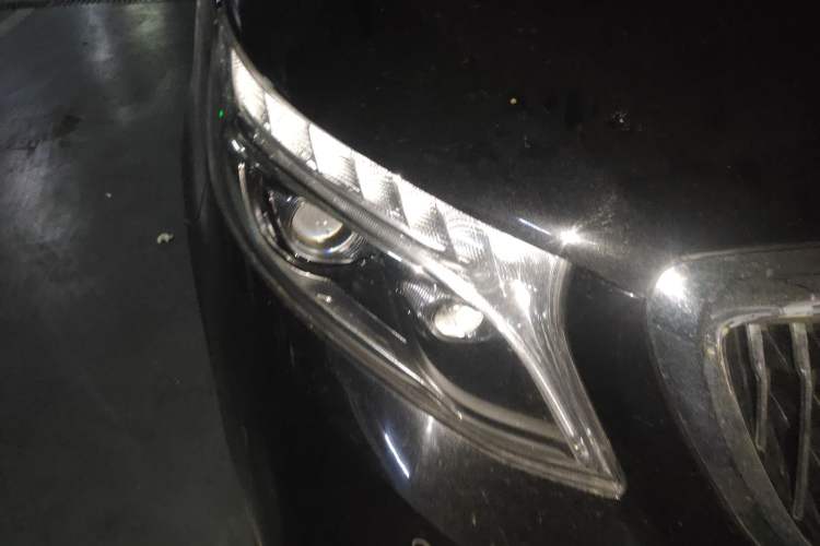 Used Mercedes-Benz Vito 2021 2.0T Elite Version 7 Seats Right Front Headlight