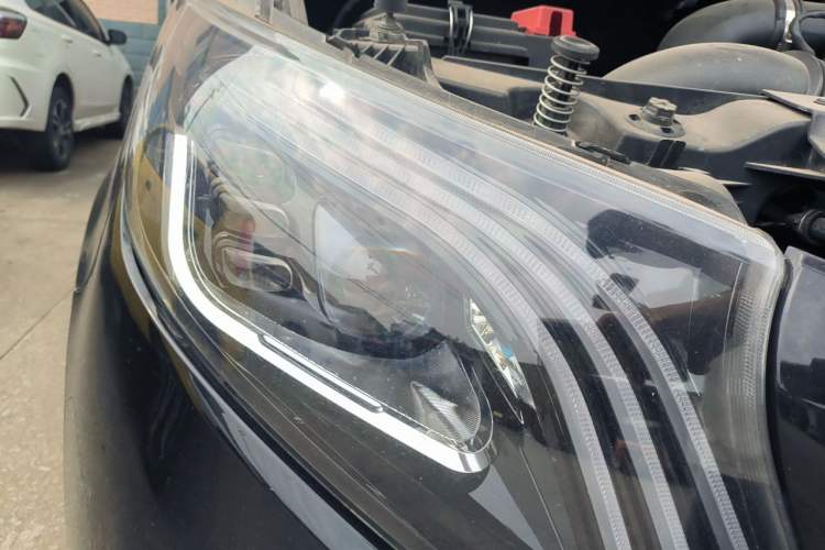 Used Mercedes-Benz Vito 2021 2.0T Elite Version 7 Seats Right Front Headlight