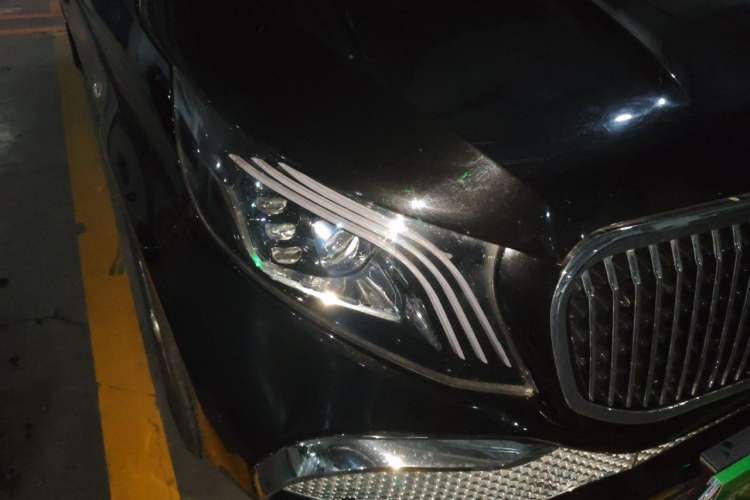 Used Mercedes-Benz Vito 2021 2.0T Elite Version 7 Seats Right Front Headlight