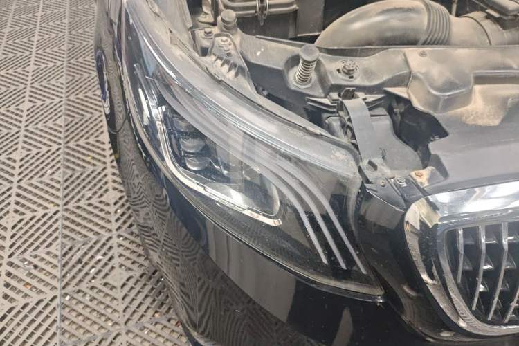 Used Mercedes-Benz Vito 2021 2.0T Elite Version 7 Seats Right Front Headlight