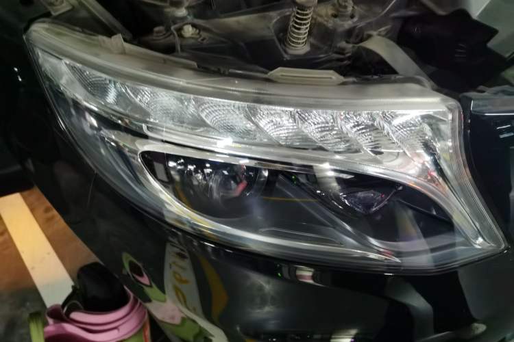 Used Mercedes-Benz Vito 2021 2.0T Elite Version 7 Seats Right Front Headlight