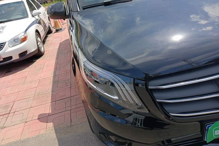 Used Mercedes-Benz Vito 2021 2.0T Elite Version 7 Seats Right Front Headlight