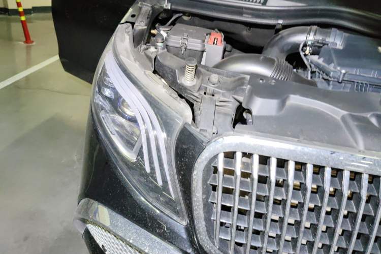Used Mercedes-Benz Vito 2021 2.0T Elite Version 7 Seats Right Front Headlight