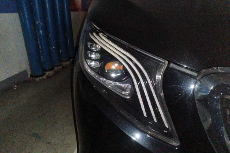 Used Mercedes-Benz Vito 2021 2.0T Business Version 7 Seats Right Front Headlight