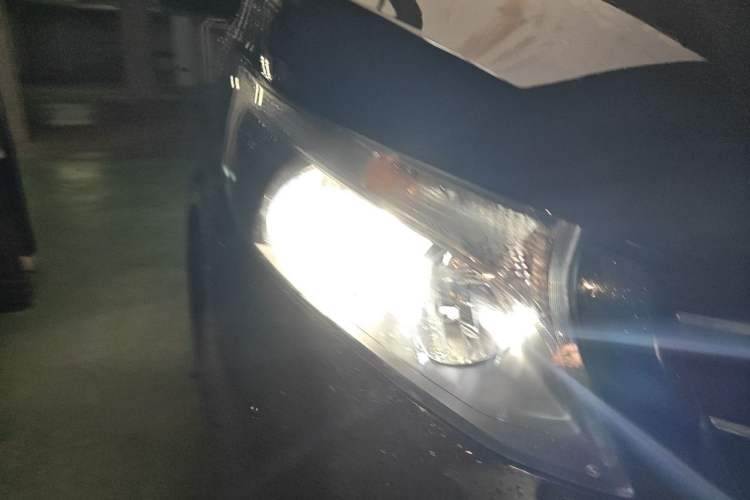 Used Mercedes-Benz Vito 2021 2.0T Business Version 7 Seats Right Front Headlight