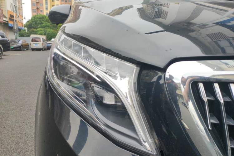 Used Mercedes-Benz Vito 2021 2.0T Elite Version 7 Seats Right Front Headlight