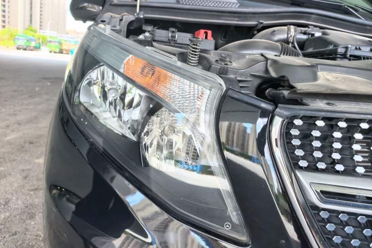 Used Mercedes-Benz Vito 2021 2.0T Elite Version 7 Seats Right Front Headlight