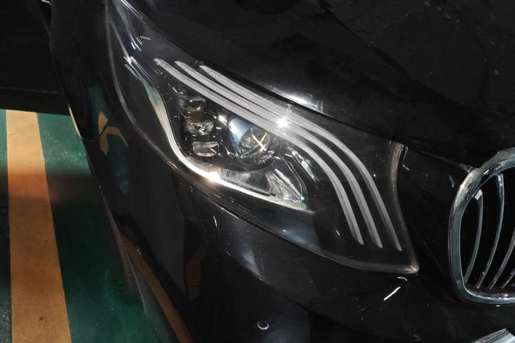 Used Mercedes-Benz Vito 2021 2.0T Business Version 7 Seats Right Front Headlight