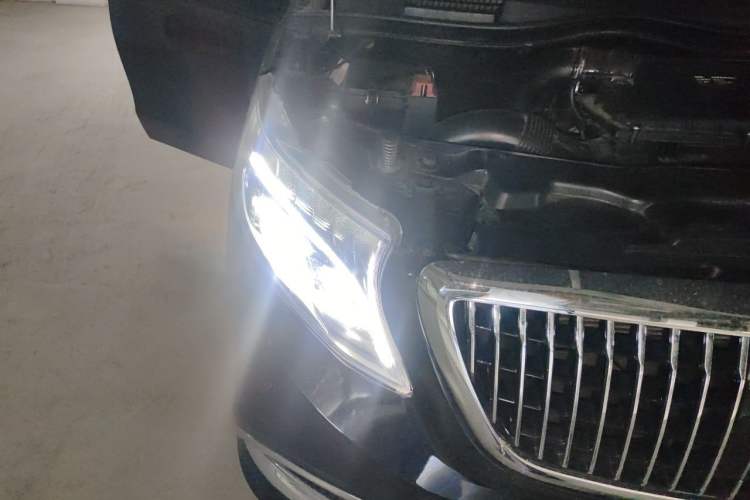 Used Mercedes-Benz Vito 2021 2.0T Business Version 7 Seats Right Front Headlight