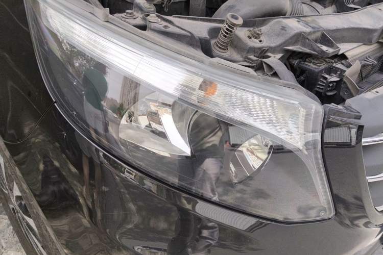 Used Mercedes-Benz Vito 2021 2.0T Elite Version 7 Seats Right Front Headlight