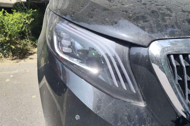 Used Mercedes-Benz Vito 2021 2.0T Elite Version 7 Seats Right Front Headlight