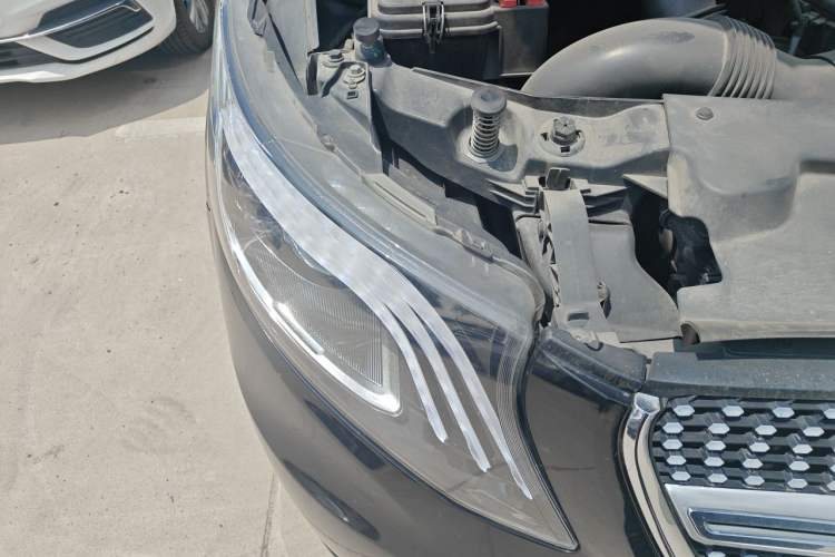 Used Mercedes-Benz Vito 2021 2.0T Elite Version 7 Seats Right Front Headlight