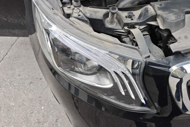 Used Mercedes-Benz Vito 2021 2.0T Business Version 7 Seats Right Front Headlight