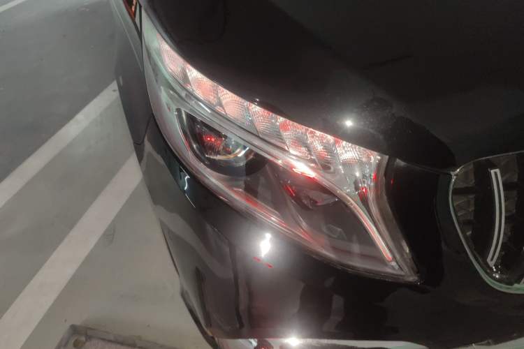 Used Mercedes-Benz Vito 2021 2.0T Elite Version 7 Seats Right Front Headlight