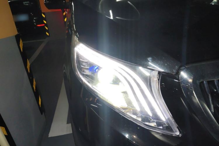 Used Mercedes-Benz Vito 2021 2.0T Business Version 7 Seats Right Front Headlight