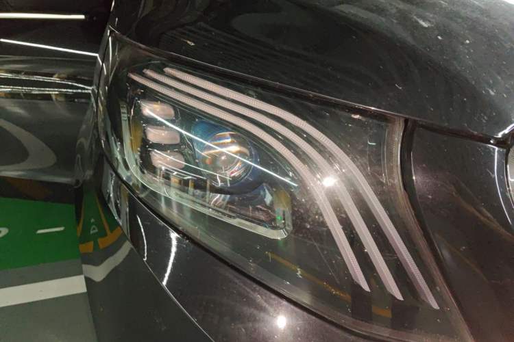 Used Mercedes-Benz Vito 2021 2.0T Elite Version 7 Seats Right Front Headlight