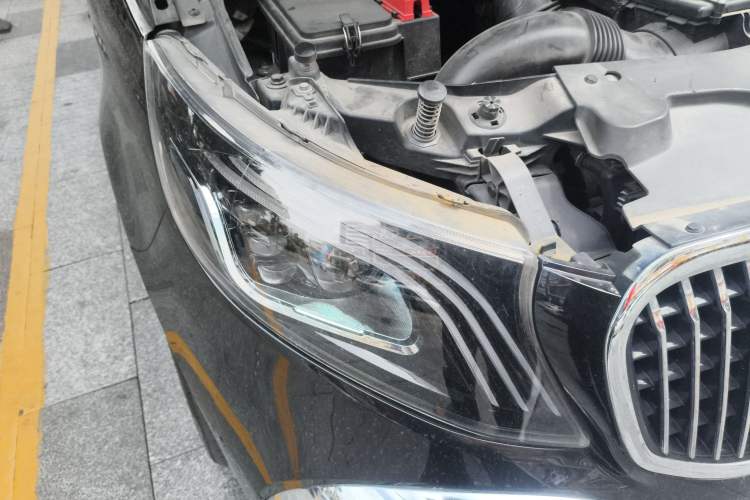 Used Mercedes-Benz Vito 2021 2.0T Business Version 7 Seats Right Front Headlight
