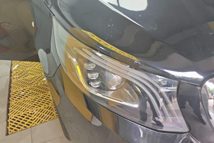 Used Mercedes-Benz Vito 2021 2.0T Elite Version 7 Seats Right Front Headlight
