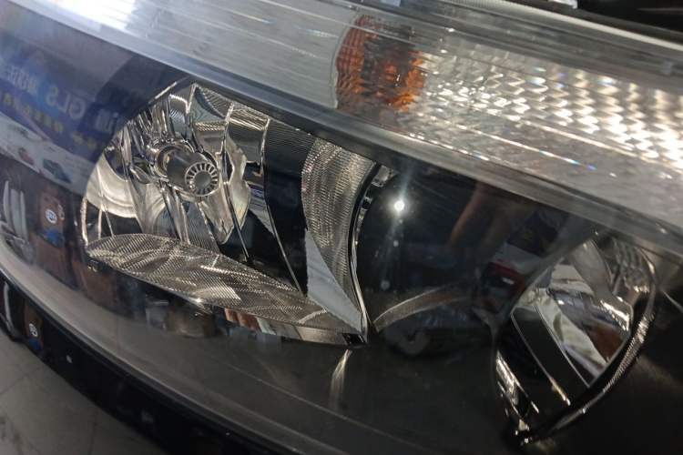 Used Mercedes-Benz Vito 2021 2.0T Elite Version 7 Seats Right Front Headlight