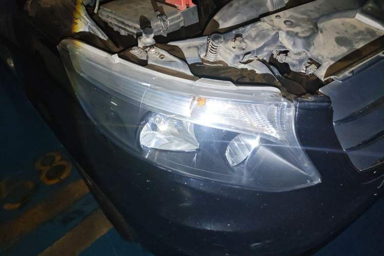 Used Mercedes-Benz Vito 2021 2.0T Elite Version 7 Seats Right Front Headlight