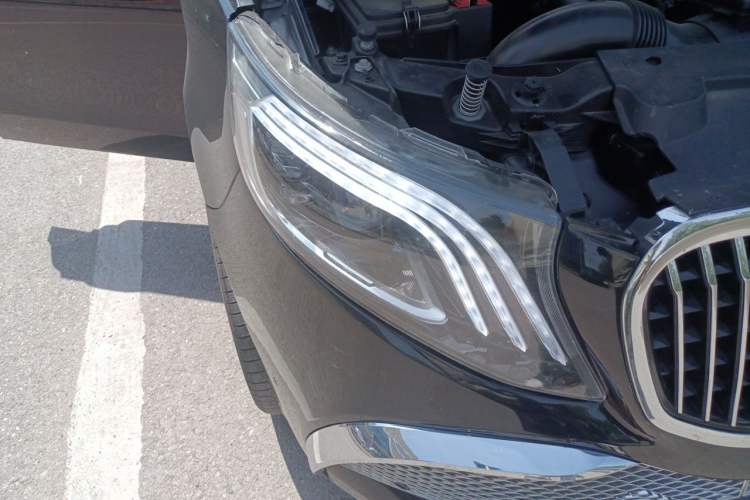 Used Mercedes-Benz Vito 2021 2.0T Business Version 7 Seats Right Front Headlight