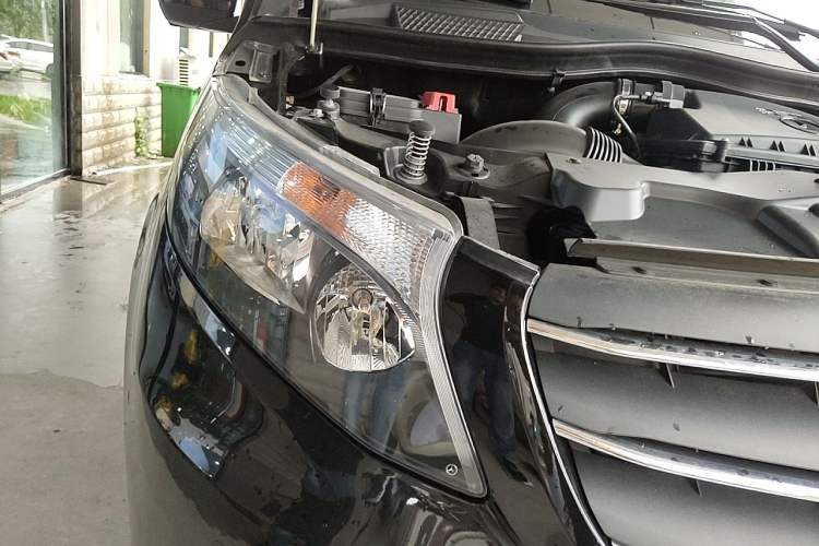 Used Mercedes-Benz Vito 2021 2.0T Business Version 7 Seats Right Front Headlight